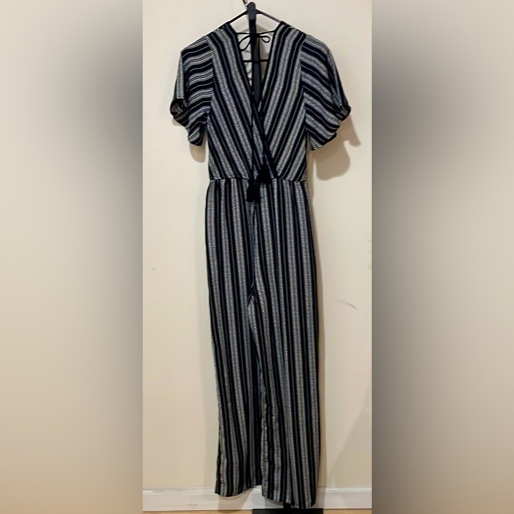 Back and White Patterned Wide Leg Jumpsuit - Picture 2 of 4